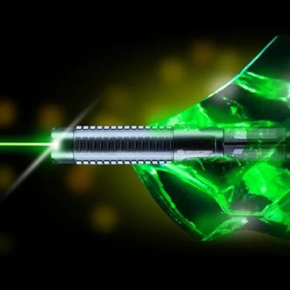 Focusable 500mW Green Laser Pointer with Batteries