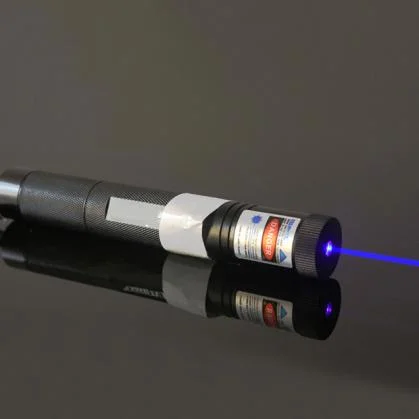 Focusable 1000mW Blue Laser Pointer with Two Batteries