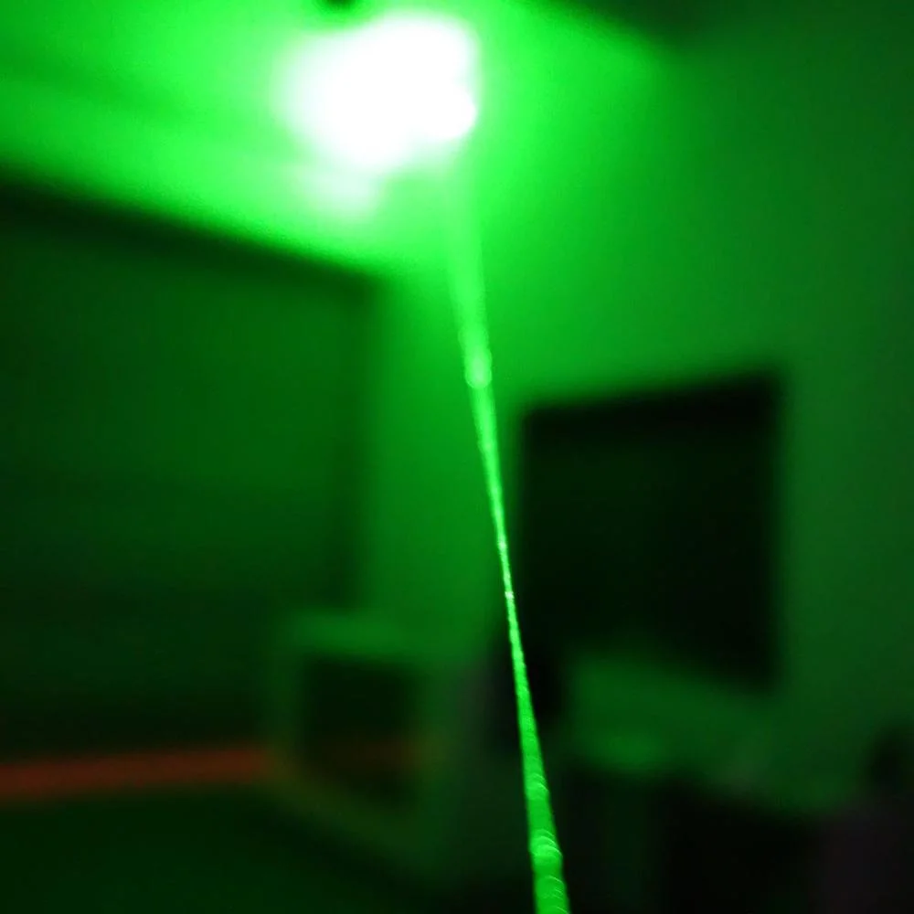 Long-Distance Green Laser Pointer