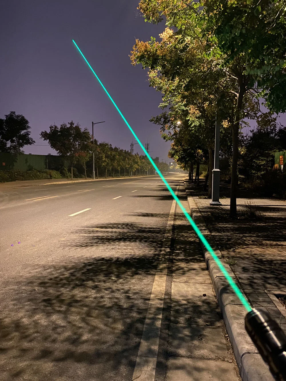 Green laser sight makes your weapon more powerful